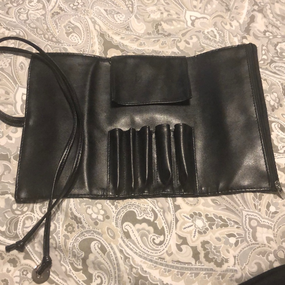 IT Cosmetics Makeup Brush Roll